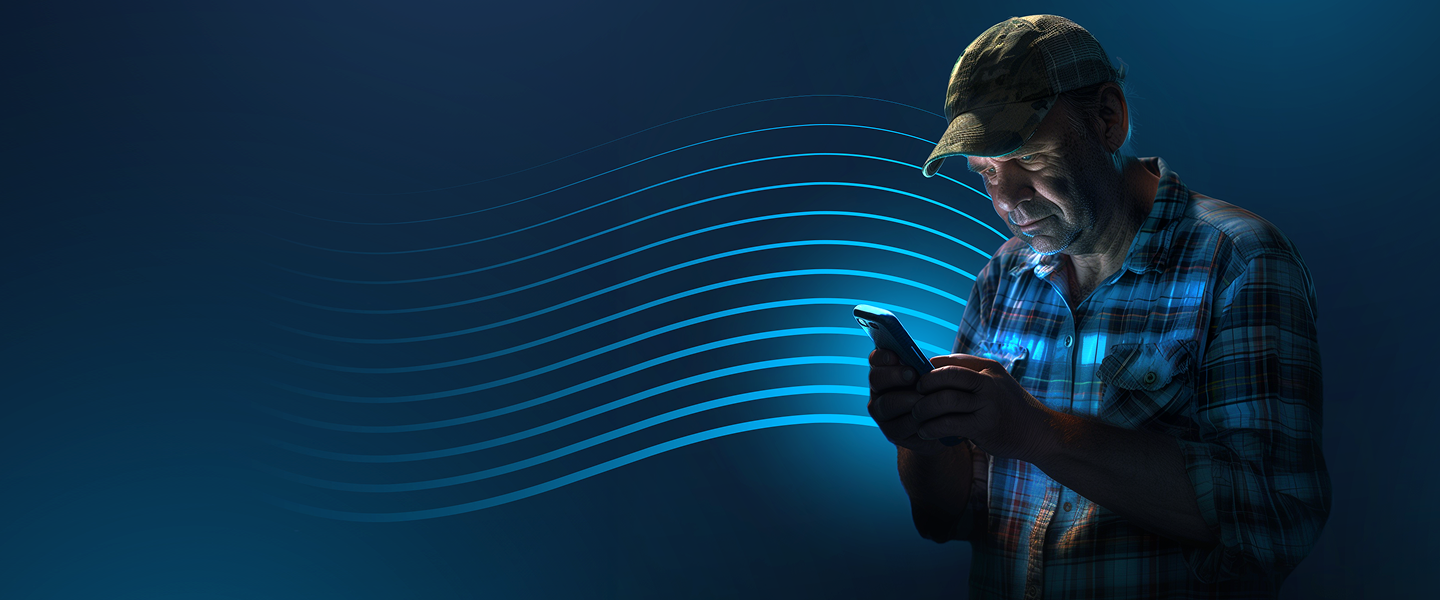 Un agricultor mirando un smartphone sobre un fondo azul con motivos de olas.